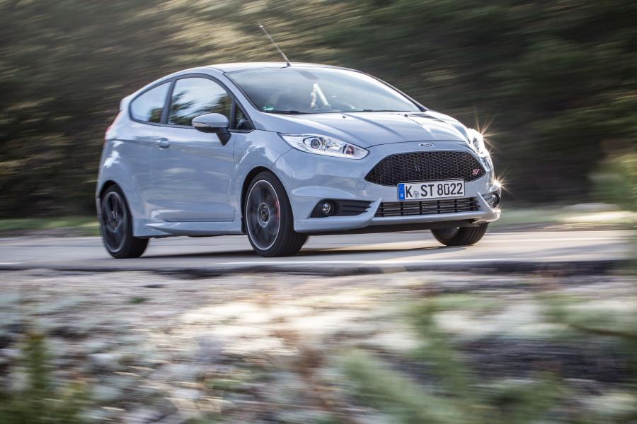 Ford Fiesta ST200 2016 года  (фото 23 из 36)